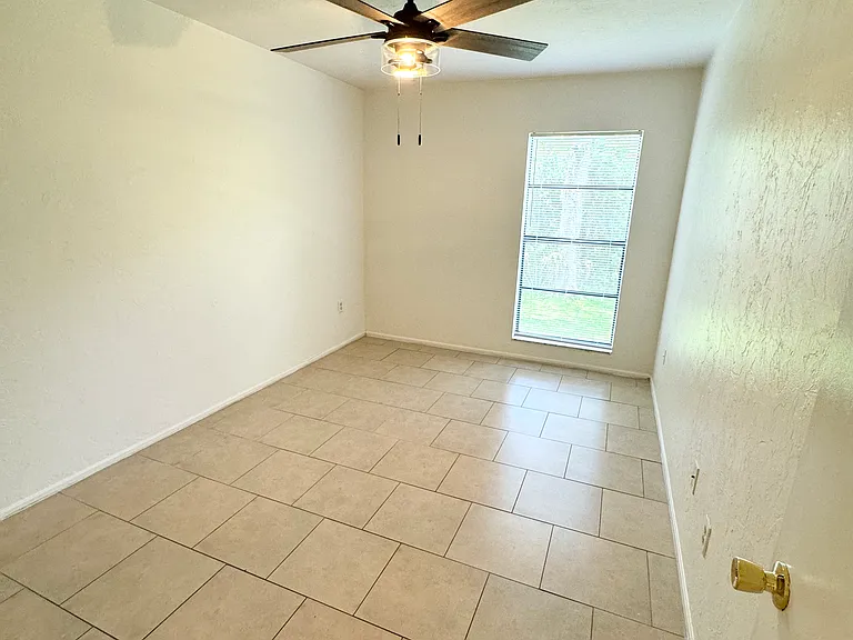821 NW 13th St #9 — Photo 16