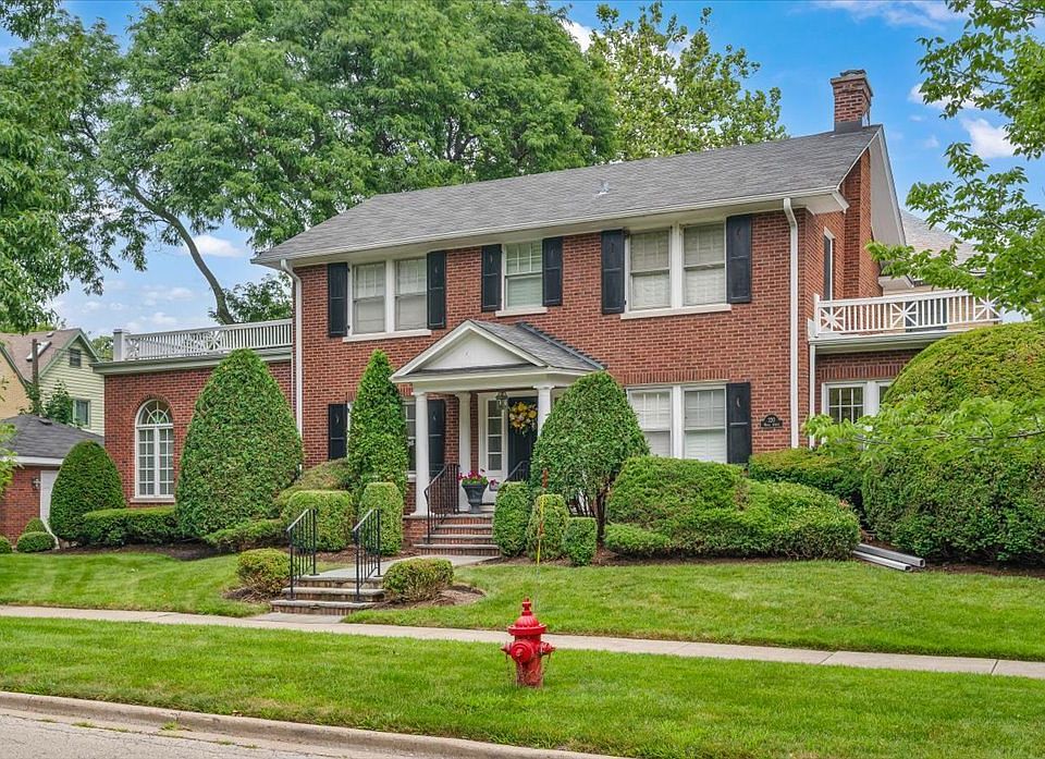 1st image of 220 Maple Ave