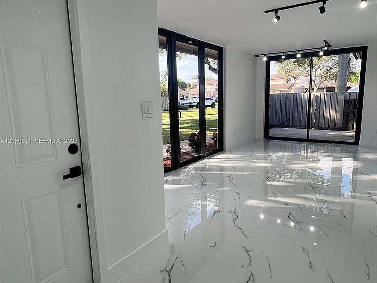 20610 NE 7th Ct — Photo 8