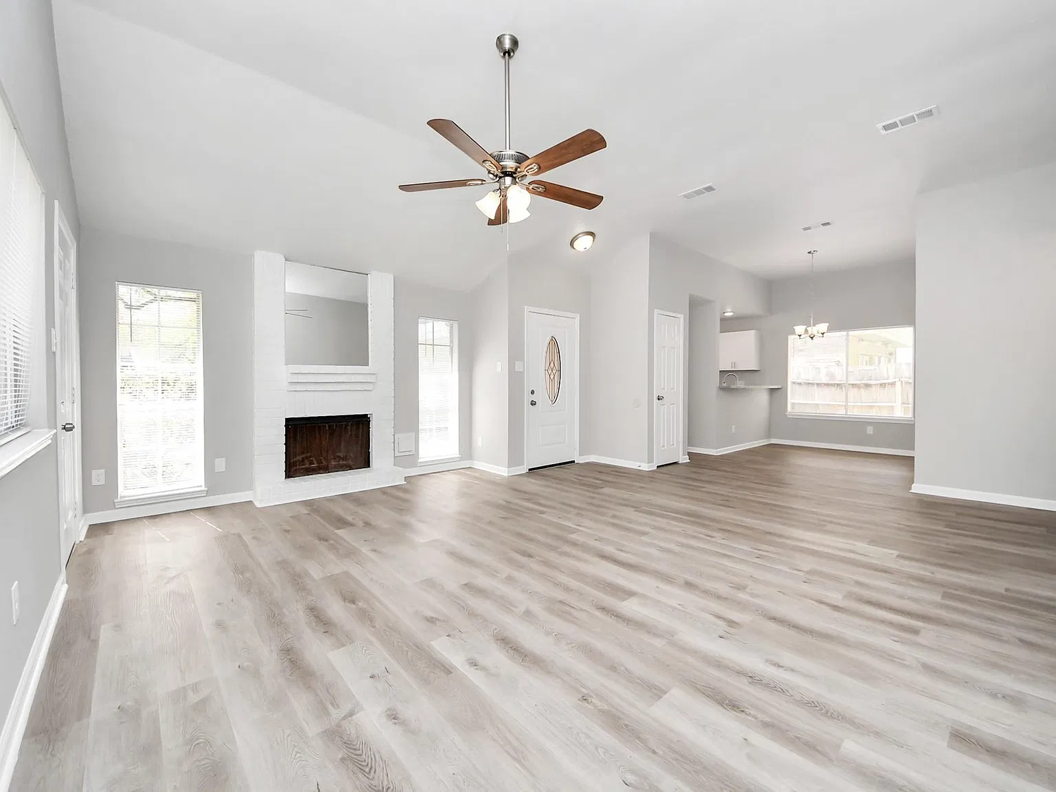 3 bed, 2.0 bath, 1380 sqft, $1,900 — Photo 4