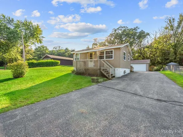 4717 W Wonder Lake Dr, Wonder Lake, IL 60097