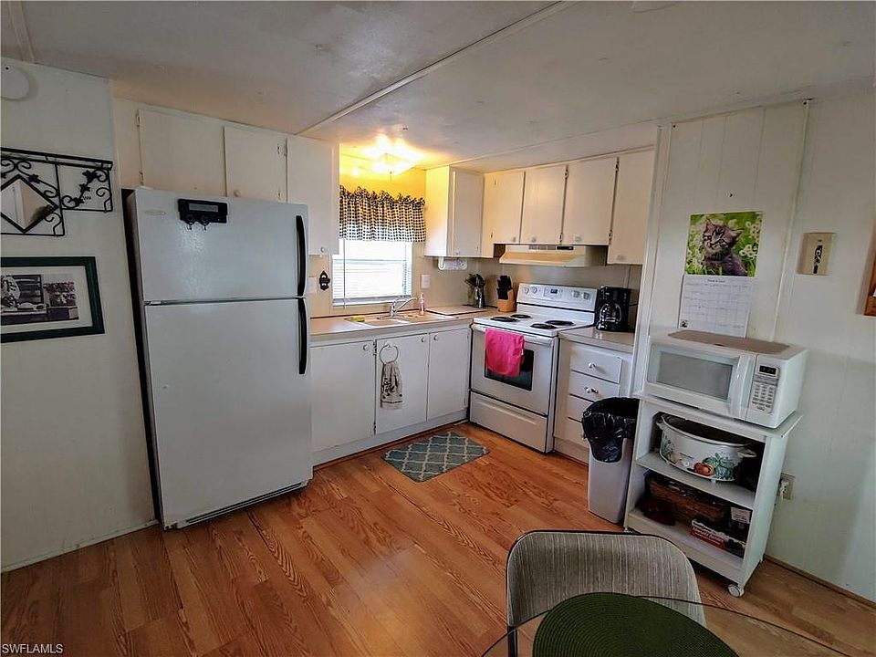 1st image of 271 Poinsettia Dr