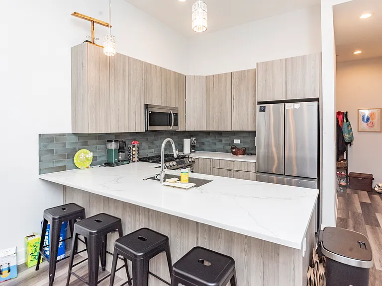 2317 N Clark — Photo 36