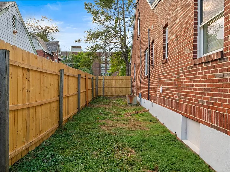 726 Seneca St #1 — Photo 15