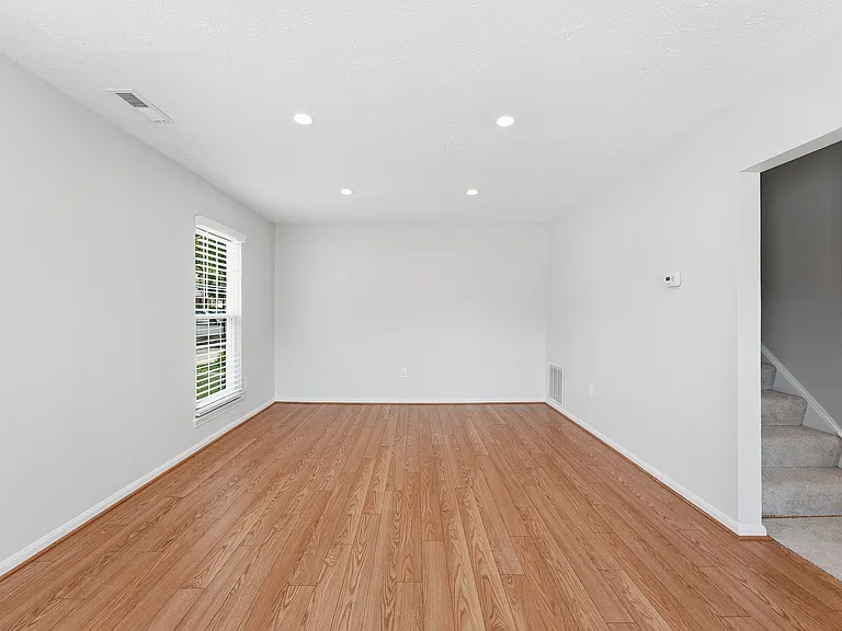 2401 W Rosecroft Village Cir — Photo 21