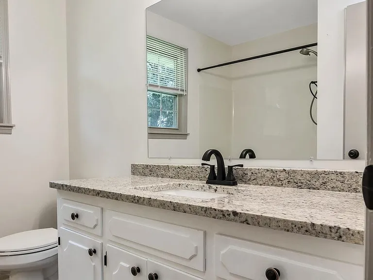 301 Glenwood Dr — Photo 15