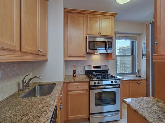 Sold by Sotheby's International Realty | media 11