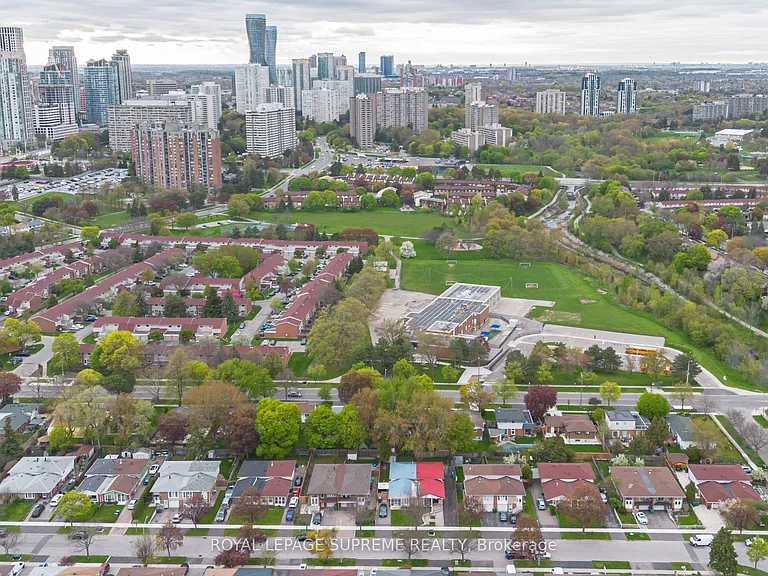143 Voltarie Cres #UPPER — Photo 30