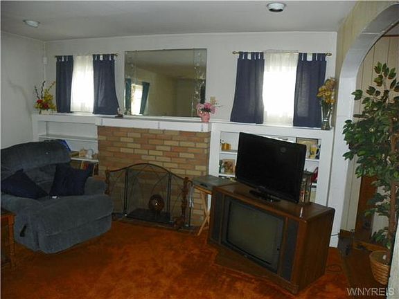 5th image of 137 Elmer Ave