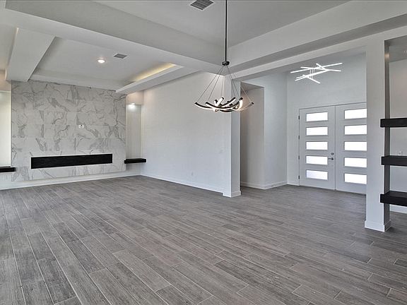 5th image of 5812 Valley Palm Dr