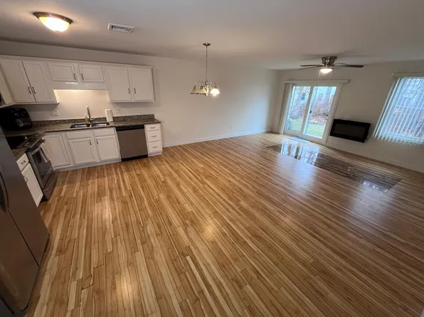 12 Gray Coach Ln Unit 1210, Cranston, RI 02921