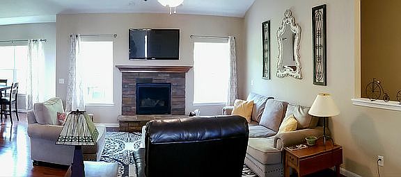 Great room w/ 11ft ceiling