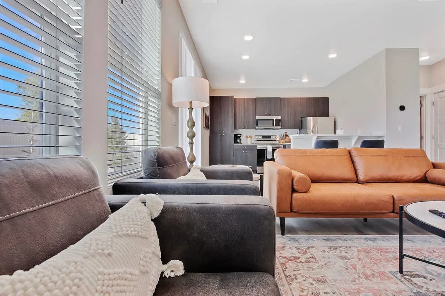 2 bed, 2.0 bath, $5,038 — Photo 2