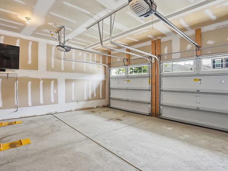 1017 Epiphany Rd — Photo 34