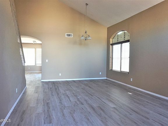 3rd image of 1137 W Swan Dr