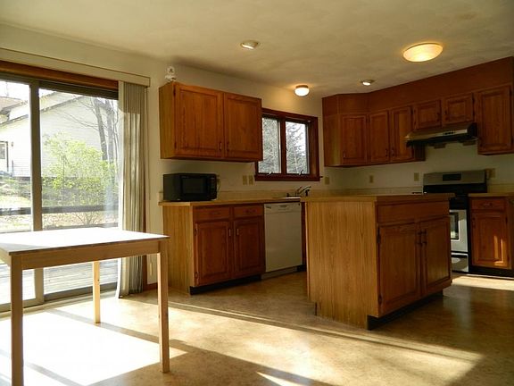 2nd image of 208 Brooks Ave