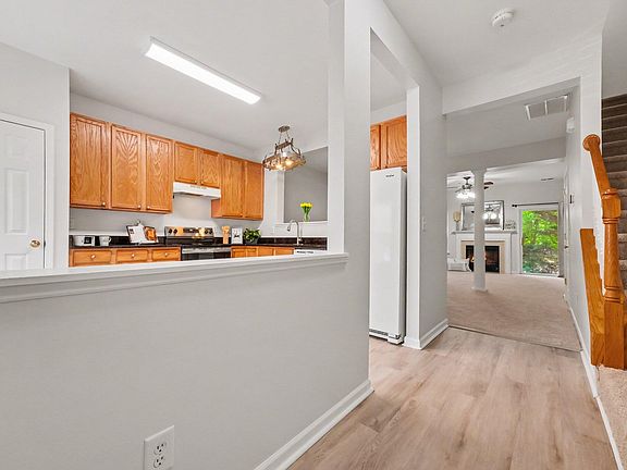 2nd image of 29 Edgebrook Cir