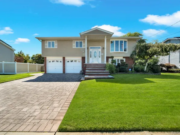 113 N Lewis Avenue, Lindenhurst, NY 11757