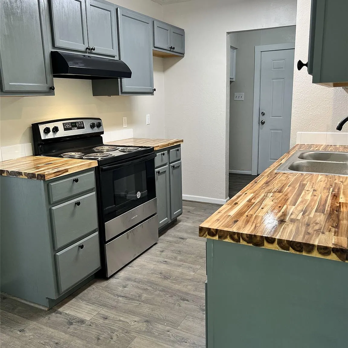 2 bed, 1.0 bath, 894 sqft, $995 — Photo 1