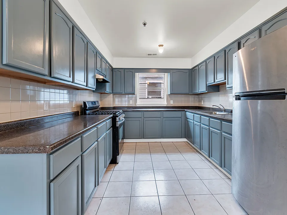 48 1st St #3