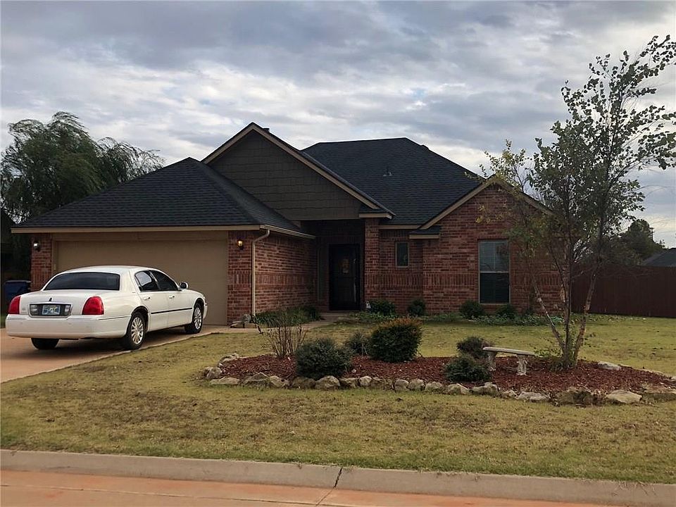 2nd image of 200 Chisholm