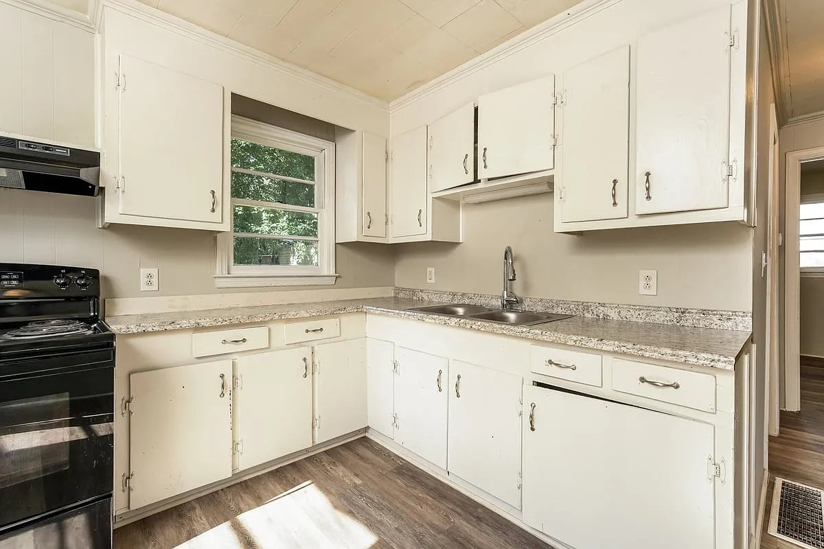 1006 E Devonshire St — Photo 3
