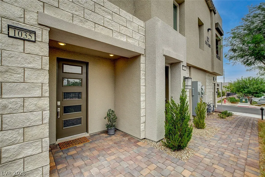 3 bed, 3.0 bath, 1771 sqft, $3,200 — Photo 1