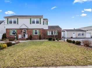 24 Lorraine Pl, North Middletown, NJ 07748