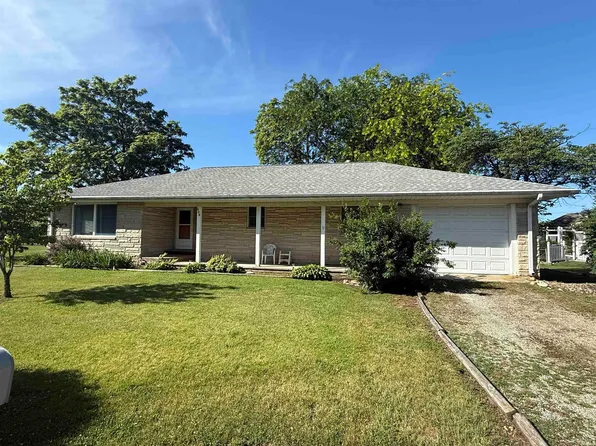 608 Terrace Dr, Winamac, IN 46996