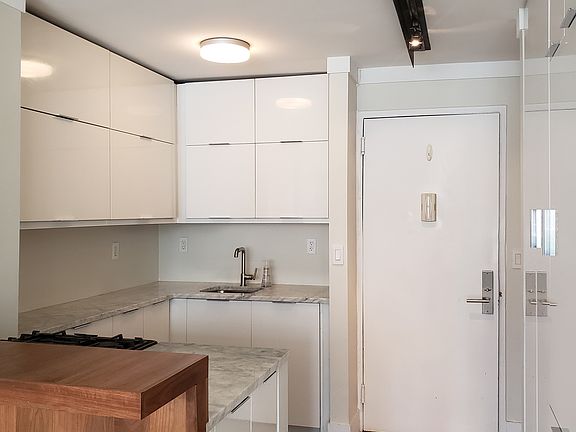 4th image of 200 E 30th St APT 2H