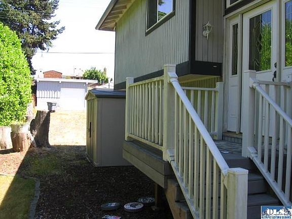 3rd image of 1119 W 6th St