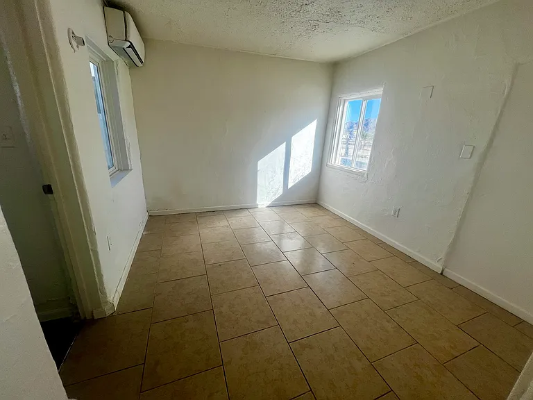6413-6431 Mariposa Ave #6415 — Photo 12