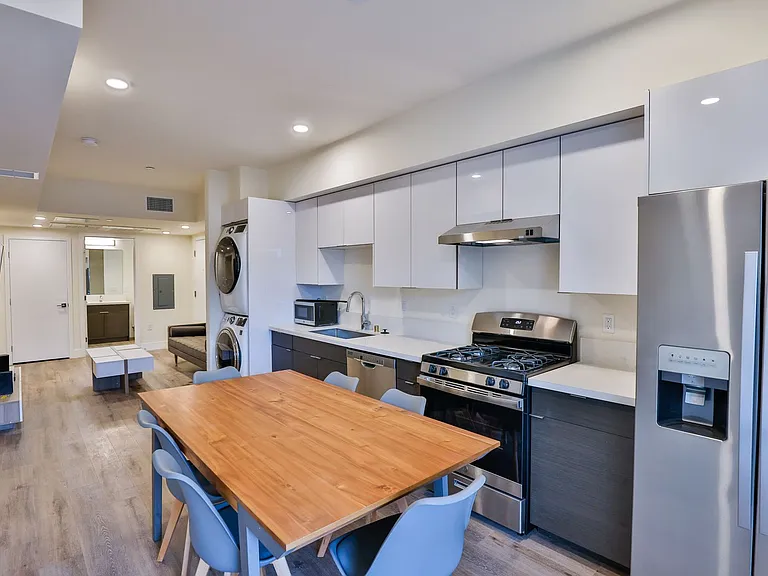 1164 W 37th Pl — Photo 22