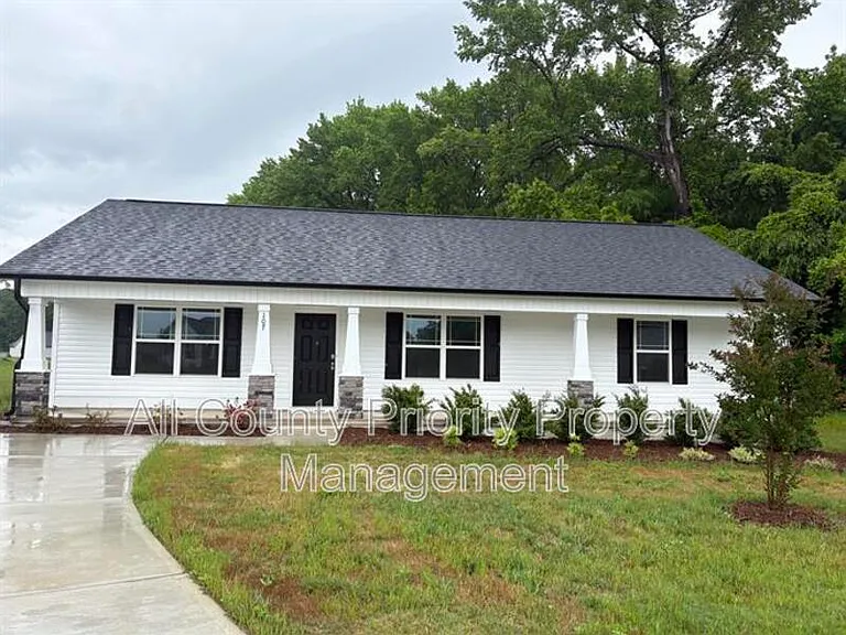 107 Faucette Dr — Photo 1