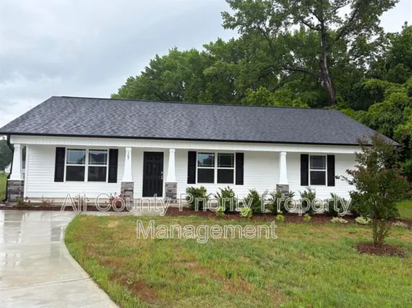 107 Faucette Dr, Selma, NC 27576