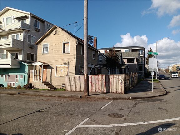 4th image of 3805 & 3807 Aurora Avenue N