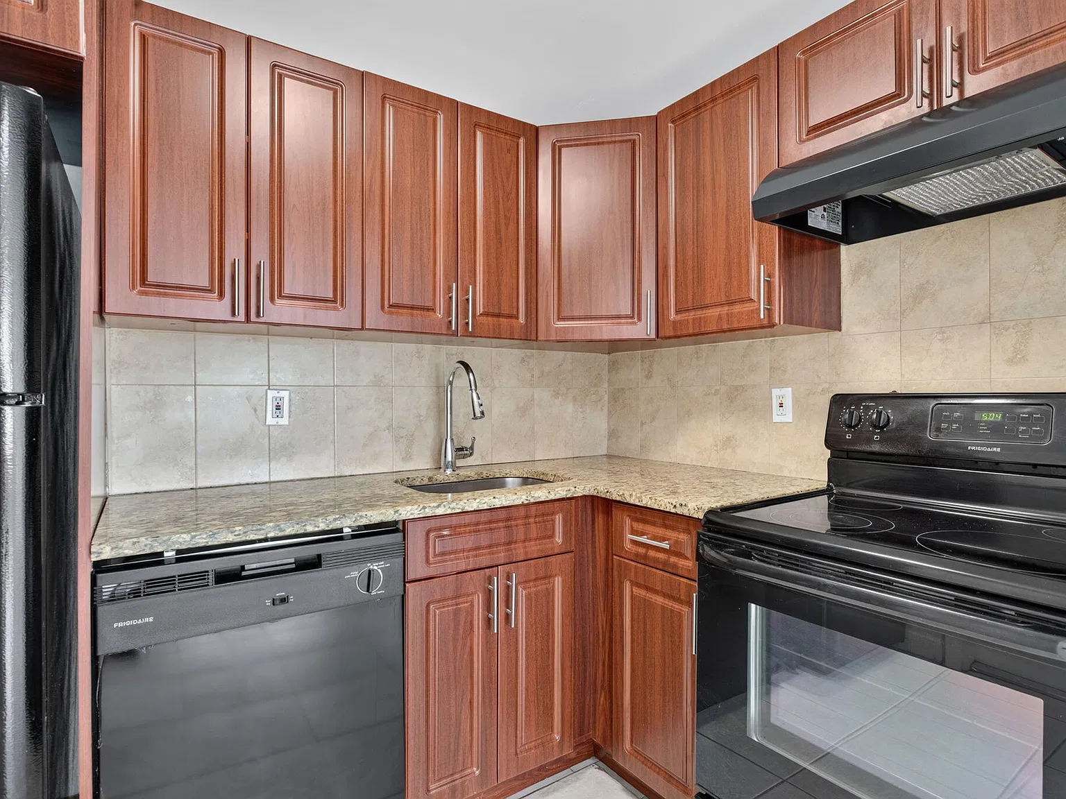901 Pine Dr — Photo 4