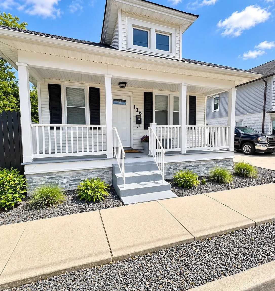 3 bed, 996 sqft, $3,900 — Photo 1