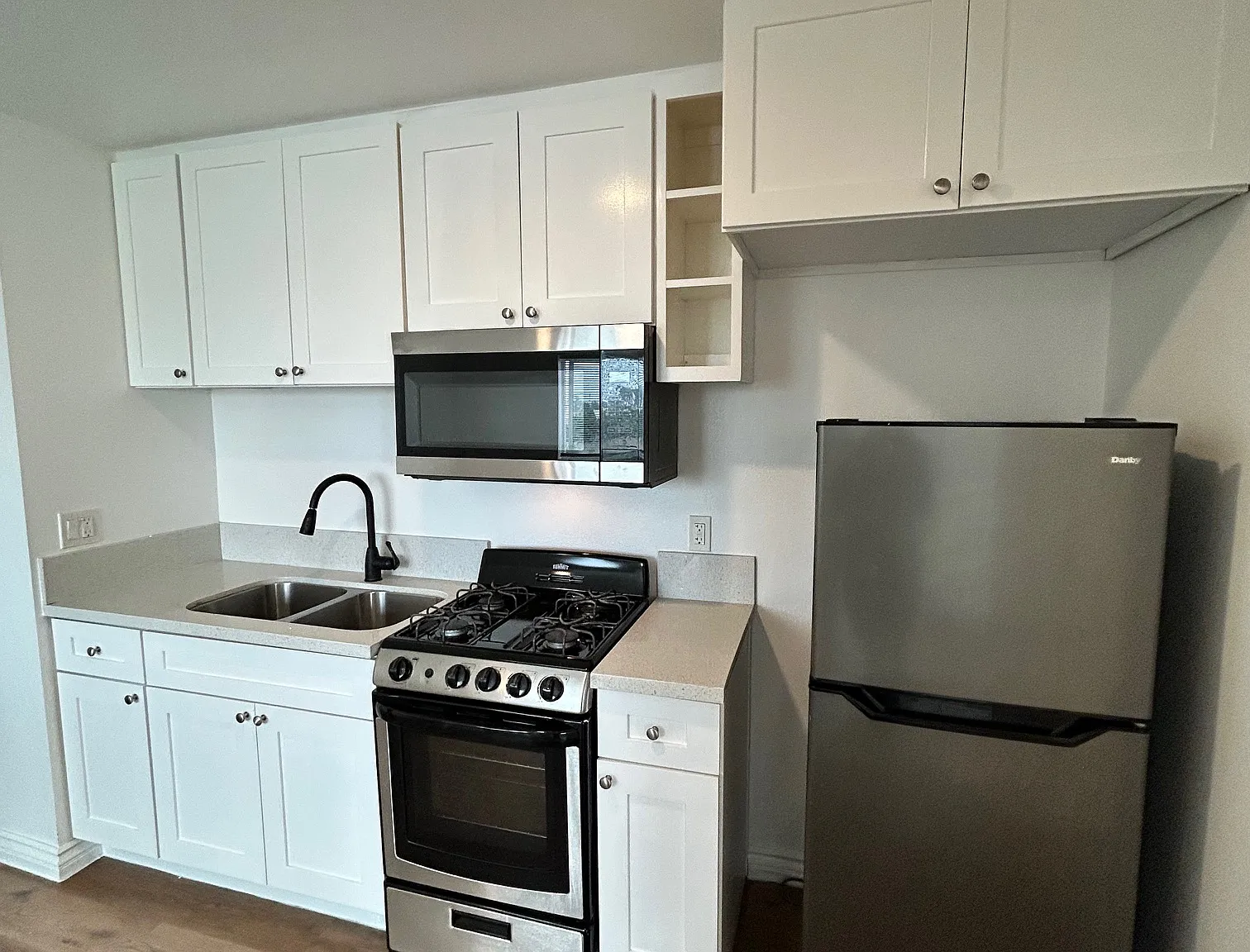 1 bed, 400 sqft, $1,800 — Photo 3