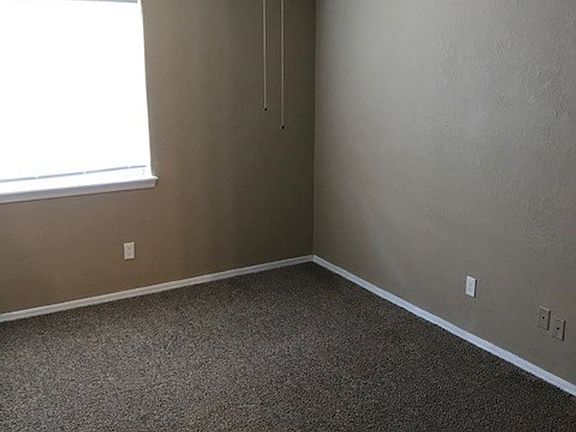 4th image of 1318 Eastgate Dr