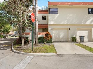 3400 Emerald Oaks Dr, Hollywood, FL 33021