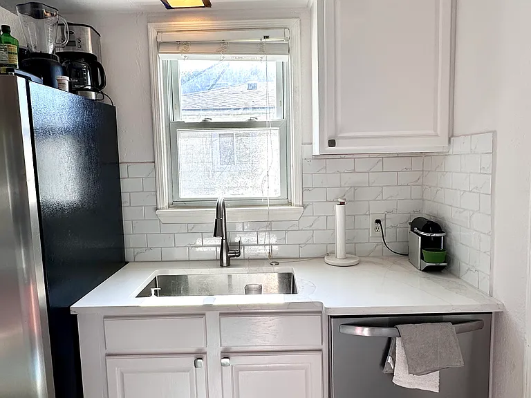 2404 Rowland Ave — Photo 13