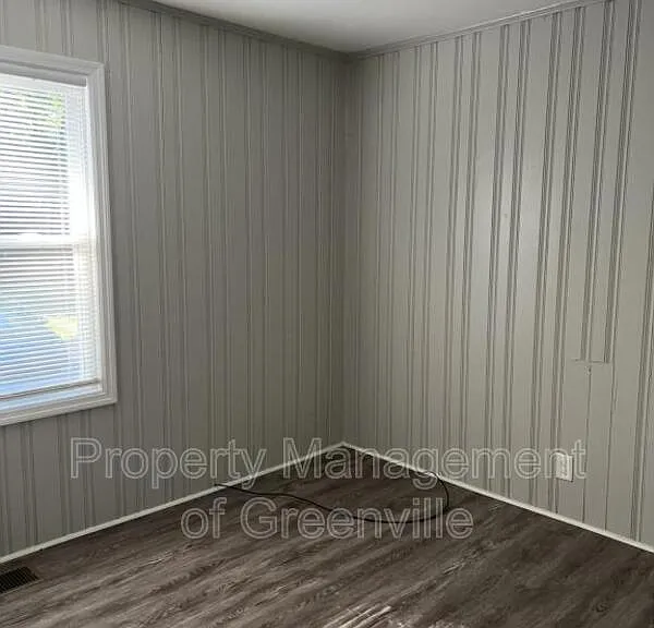 326 Loop St #G — Photo 5