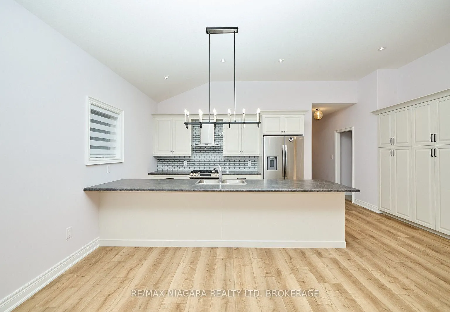 2 bed, $2,800 — Photo 3