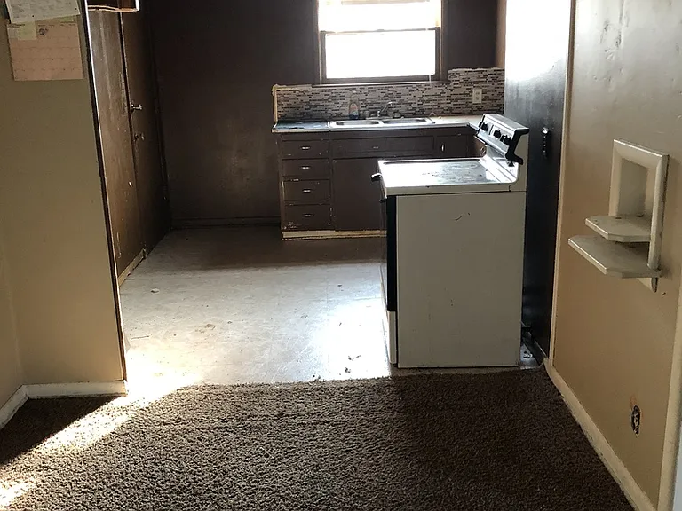 3137 N Kenosha Ave — Photo 4
