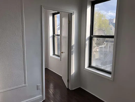 Rented by Levy Realty Group Inc | media 20