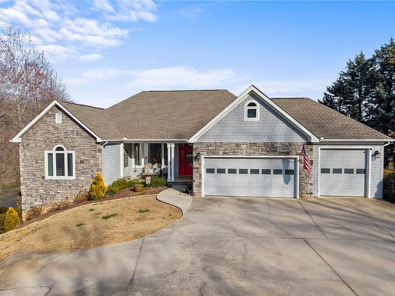 2nd image of 307 Stardust Ln