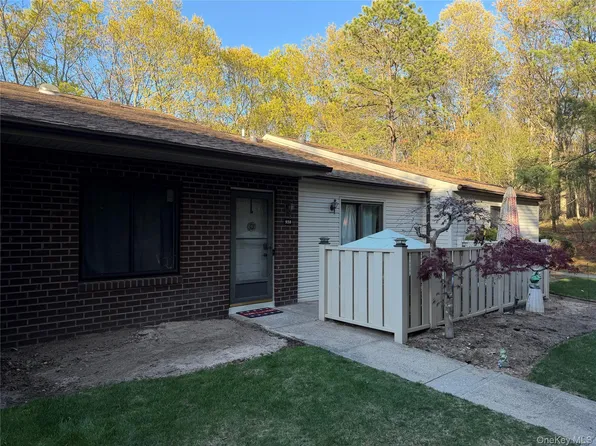 938 Skyline Drive, Coram, NY 11727