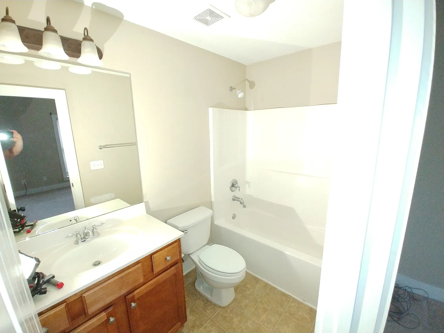 2000 Rossburg Pl — Photo 3