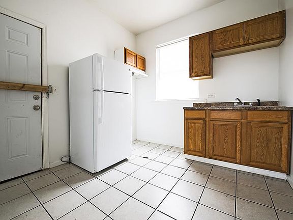 3rd image of 5600 S Wolcott Ave #1